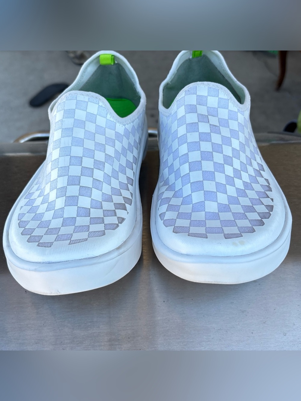 OOFOS OOmg eeZee Recovery orthopedic Shoes RARE White Checker Canvas slip On 9M